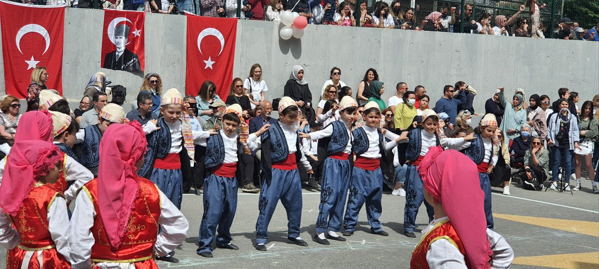 Y_Ciftcioglu_io's tweet photo. En son büyük bir coşkuyla 2019 da kutladığımız 23 Nisan'ı bu yıl yine büyük bir özlem ve coşkuyla okul bahçemizde kutladık. 🌜🌞🌞🌞🌛
23 NİSAN ULUSAL EGEMENLİK VE ÇOCUK BAYRAMI KUTLU OLSUN. https://t.co/uOluFoRimy