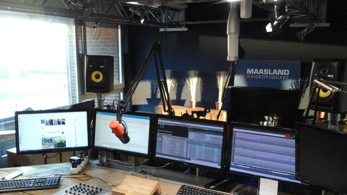 Al  lekker vroeg in de studio. @Fruhshoopen #Fruhshoppen luister mee van 9 tot 12 uur.