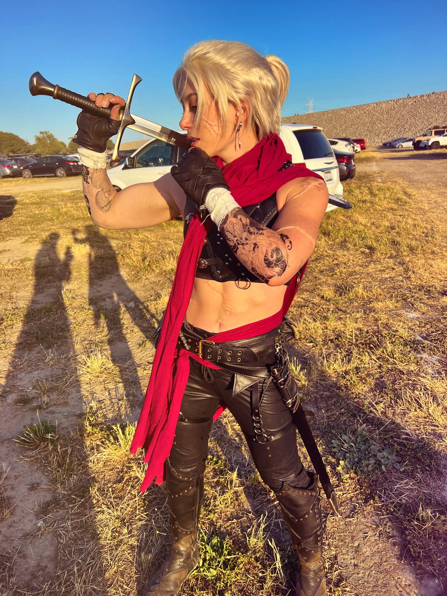 ClaireMax's tweet photo. “And I wish you’d go kill monsters without your midriff exposed, but it seems we’re all disappointed today” https://t.co/pAAJeHRP8N
