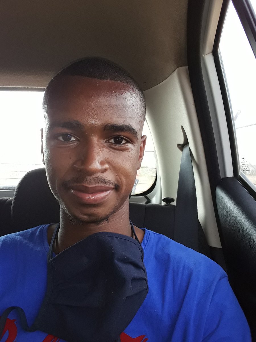 mahlane_phineas's tweet photo. @AfricanBank On my way to buy mini grocery for today wanna cock. 😋 #Audacious #sundayvibe #AudaciousToBelieve https://t.co/RG3lDwZ2km