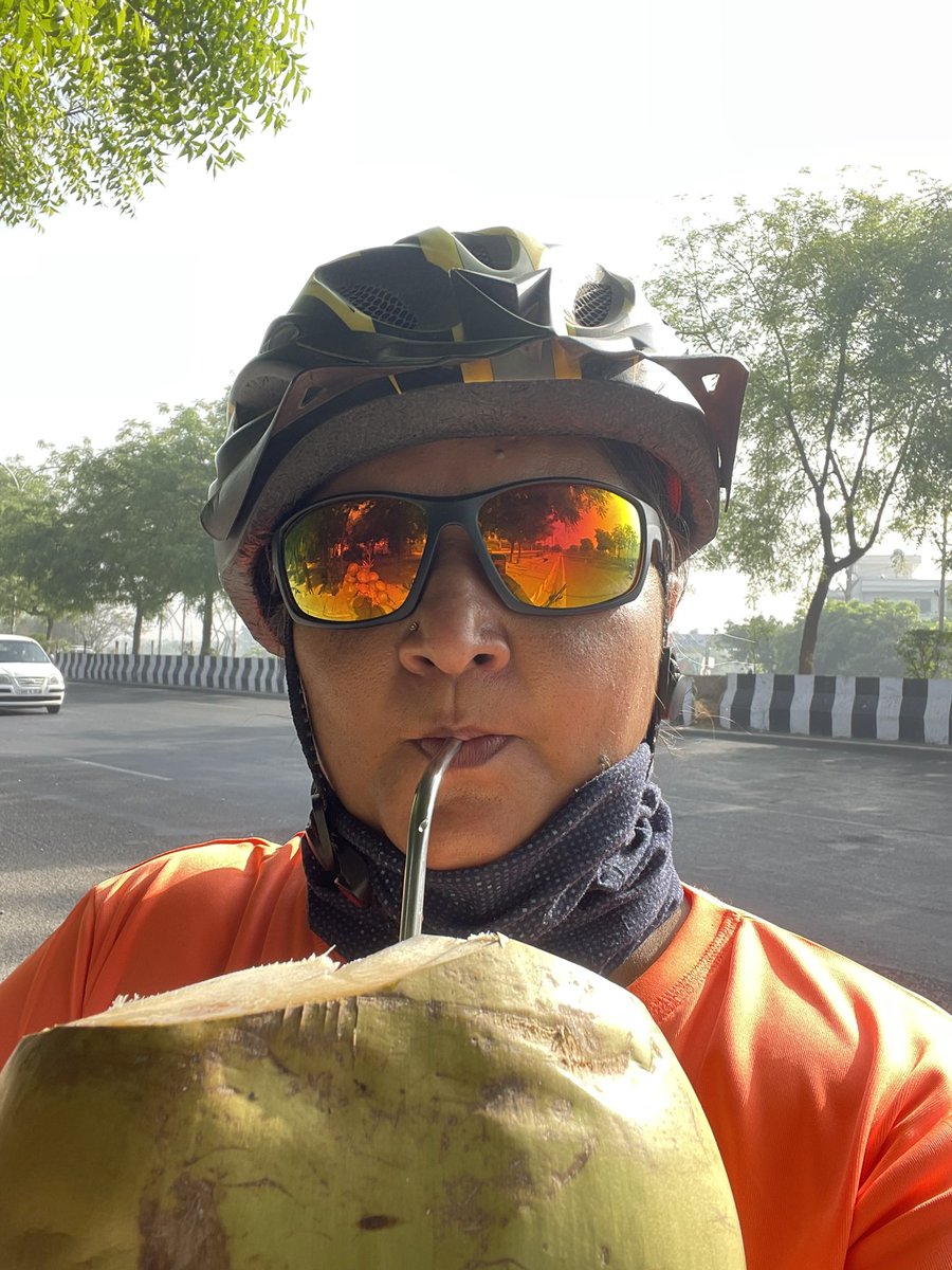 nisharai_ggc's tweet photo. Sunday Speed 21.4km/hr #cycling with @noidacycling #sunrise #Flowers bougainville blooming .coconut water is saviour & so refreshing energy booster. Request please carry ur own steel / bamboo #Reusable straw when ever on Go #SayNo2Plastics #cyclinglife #health #fitness Enjoying https://t.co/z7Rz5wtZhj
