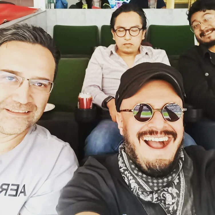 soycesar's tweet photo. De la serie #TardesDeEstadio les comparto esta joya titulada: "Eugenio se duerme". 😴⚽️
Importante: al despertar Eugenio aclaró: 
👉🏼 "La batucada me arrulló" 👀 @elojero
•
@maumendia #Massieu 
#EugenioSeDuerme #estadio #soccer #fut #Mexico #Futbol https://t.co/FnA0xajGT8
