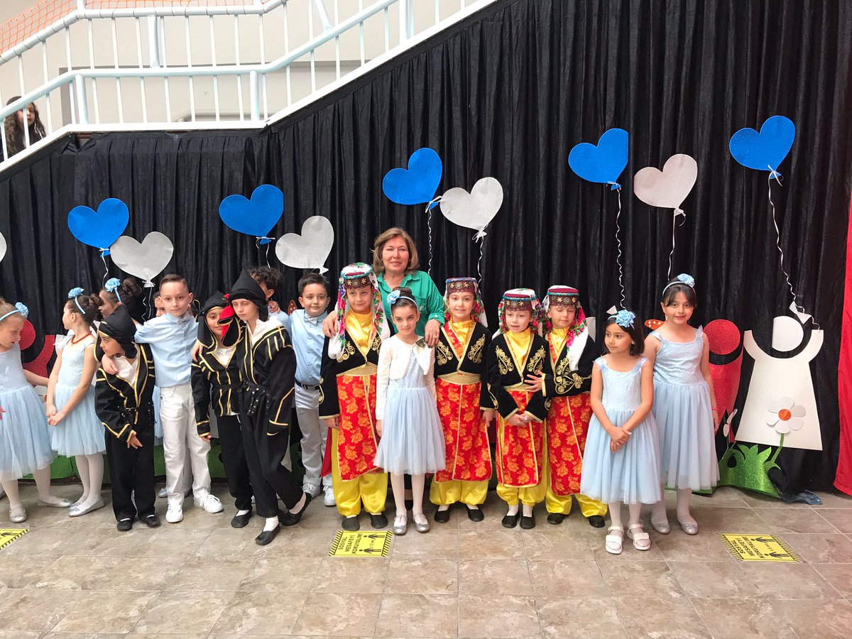 Y_Ciftcioglu_io's tweet photo. En son büyük bir coşkuyla 2019 da kutladığımız 23 Nisan'ı bu yıl yine büyük bir özlem ve coşkuyla okul bahçemizde kutladık. 🌜🌞🌞🌞🌛
23 NİSAN ULUSAL EGEMENLİK VE ÇOCUK BAYRAMI KUTLU OLSUN. https://t.co/evNhwxAVpT