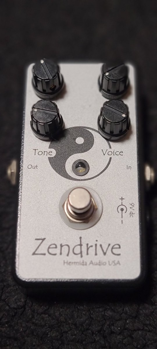 kissy_web's tweet photo. マイエフェクターコレクション 1
HermidaAudio Zendrive
ハンドメイド期の1台
#my_stompbox_collection
#hermidaaudio
#zendrive
#エフェクター https://t.co/xpBK1BCznr