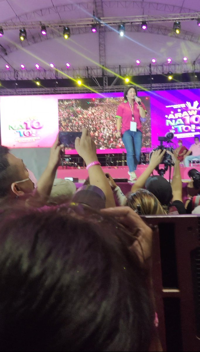 kalatgine's tweet photo. To be with you this close again is something I want to treasure as a normal fangirl https://t.co/8bK3q0SCPT
