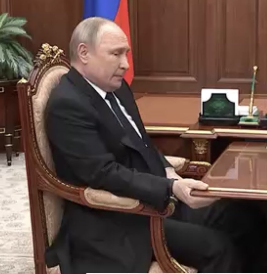 riikka_kevo's tweet photo. What do we actually know about #PUTIN🇷🇺 being in charge and/ or alive anymore in Russia, in Apr 2022? 

The video of him ~discussing with #Shoigu was weird with its #HandGrip #FeetTap #TinyTable — but did that discussion even happen irl? 

🇷🇺 has been faking several films 2022 🤔 https://t.co/4AOL4cOmZG