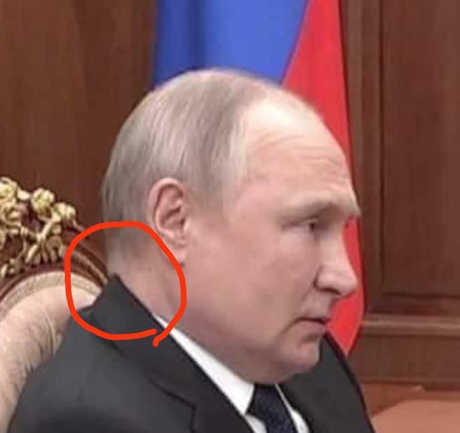 riikka_kevo's tweet photo. What do we actually know about #PUTIN🇷🇺 being in charge and/ or alive anymore in Russia, in Apr 2022? 

The video of him ~discussing with #Shoigu was weird with its #HandGrip #FeetTap #TinyTable — but did that discussion even happen irl? 

🇷🇺 has been faking several films 2022 🤔 https://t.co/4AOL4cOmZG
