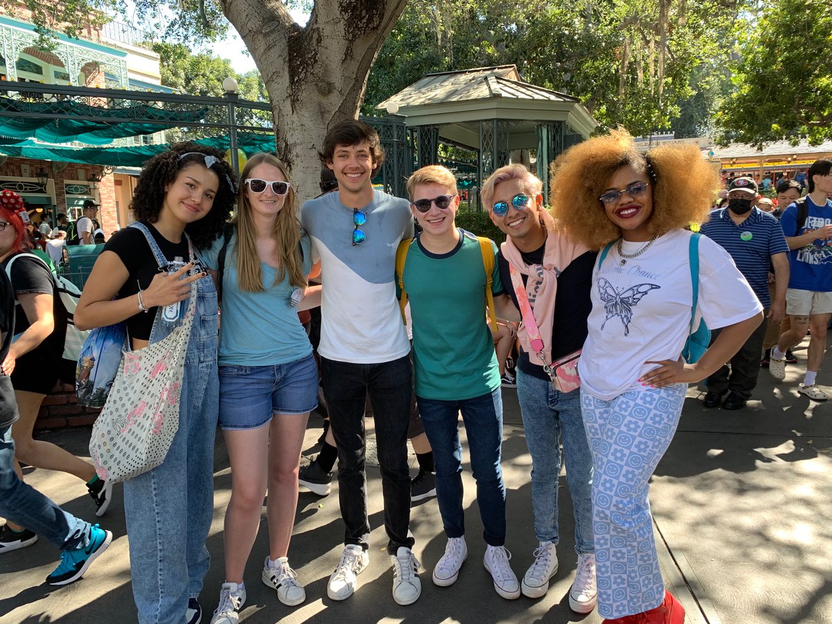 queso_kt's tweet photo. Y’all the cast of high school musical the musical the series was so nice 😭 especially Sofia https://t.co/c4mLdPOJ5w