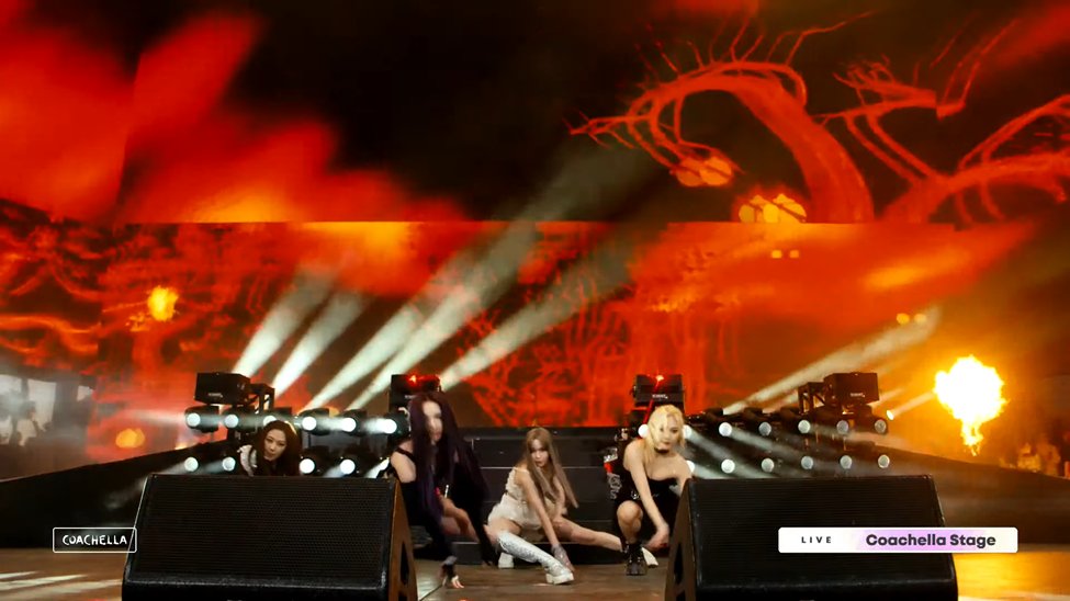CabbageMinjeong's tweet photo. #aespa performing black mamba at #Coachella2022 

#aespaLiveAtCoachella https://t.co/c4ntZXAdSQ