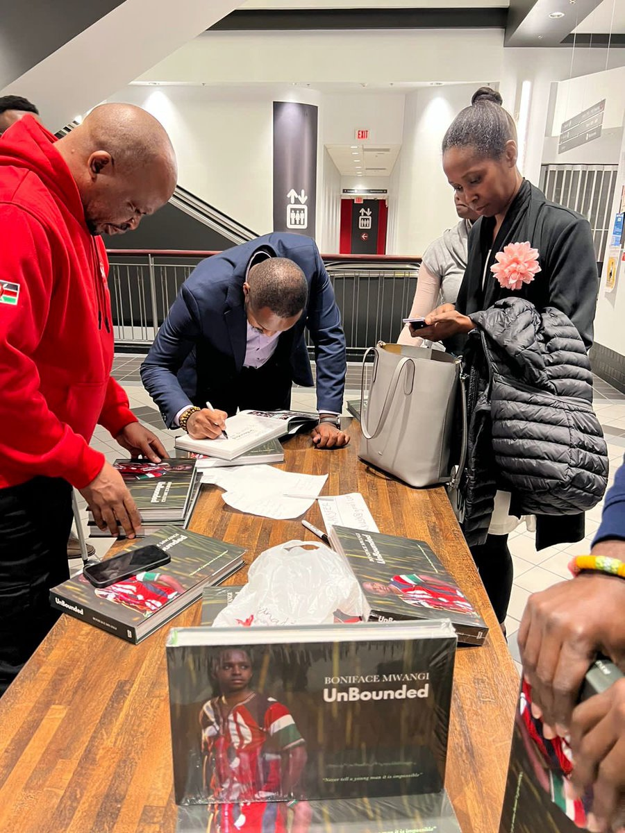 bonifacemwangi's tweet photo. When I’m not hawking my book, #BMunBounded, teaching and traveling, I tell stories on Instastories. Check out my Instagram page https://t.co/oyN9gyKwyL https://t.co/Xg8qYchOkR