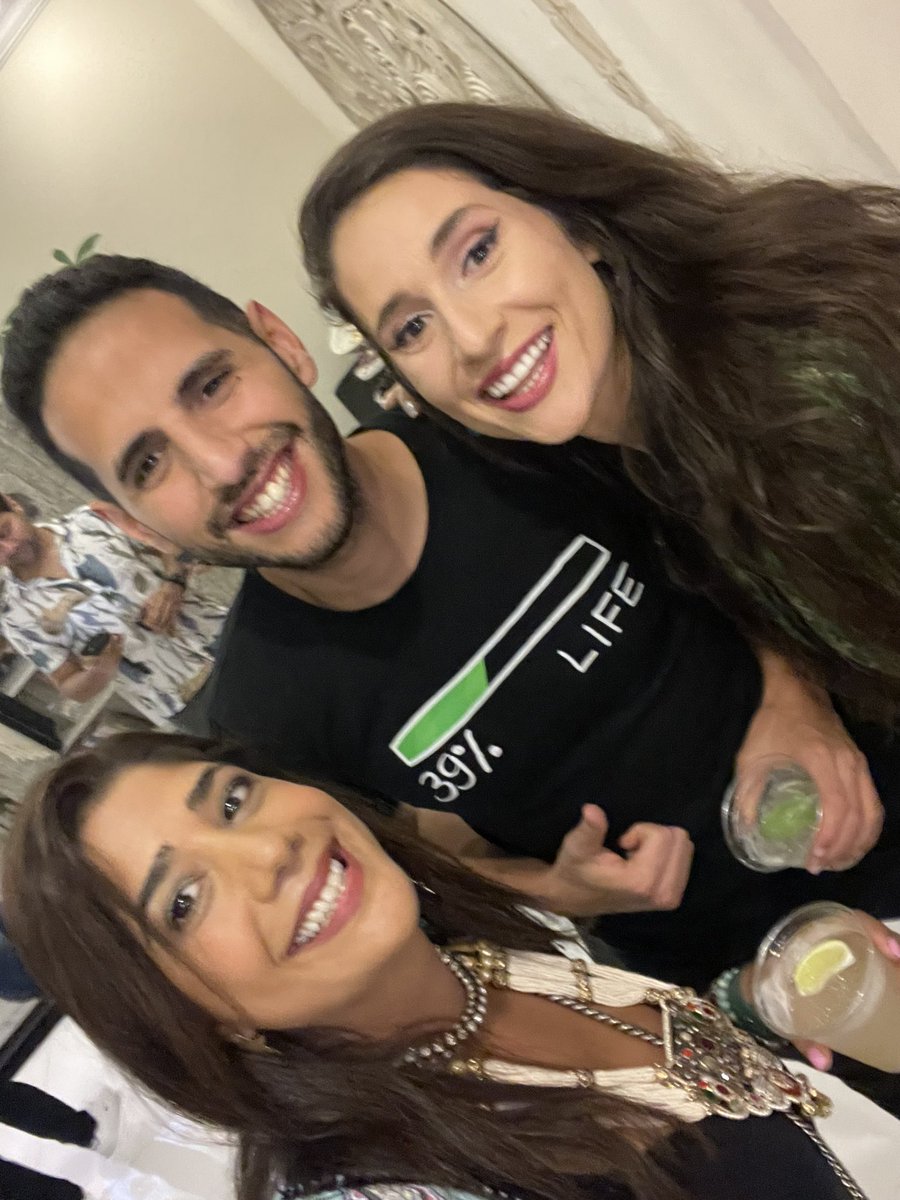 artbyamrita's tweet photo. Great to hang out with @nasdaily and @dearalyne1 and hear their views about #NFTs #solana and #crypto. Always bringing community together . Lucky to have them living in dubai 🤘🏼✨ #nasdaily #soundbytes #womenincrypto https://t.co/u2Zl3ht56b