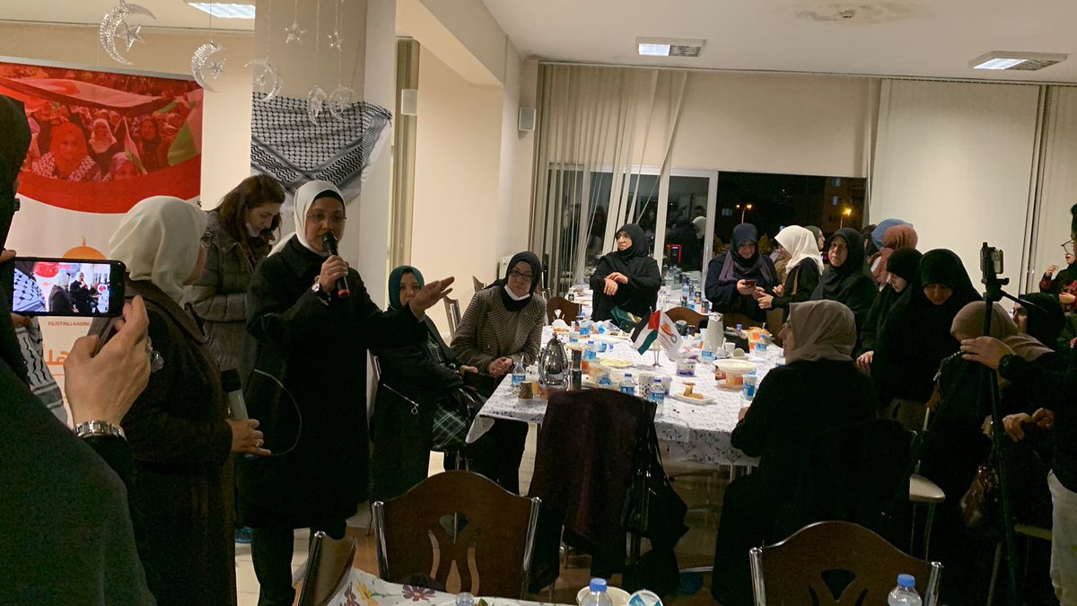 RavzaKavakci's tweet photo. Başakşehir ilçemizde Filistinli Kadınlar Topluluğunun düzenlediği iftar sofrasında Ramazanın bereketiyle beraber kardeşliğimizi pekiştirmek için bir araya  geldik. Güzel bir sohbet gerçekleştirdik. Kardeşliğimiz daim olsun. 
@Gulden_Sonmez  @nurdanert @BasgozeElif https://t.co/4YVcsldIb4