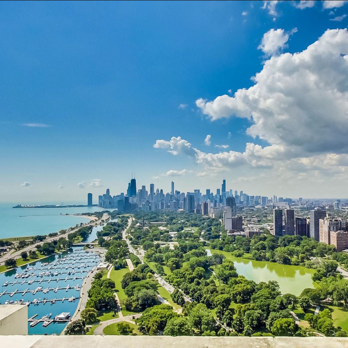 HomePartner's tweet image. EAST LAKEVIEW: 😍 Hard to Find 2 Bed Corner Unit at Popular 2800 N LSD 😍 First showings this weekend! DM for more info.  mailchi.mp/chicagohomepar…