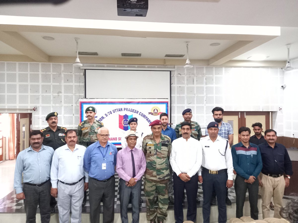 ArmyVivek2's tweet photo. @HQ_DG_NCC_
Celebrate road safety week
@NCCDteUP 
@UPGovt  @Shalya_rohit https://t.co/HuN4fqtlK2