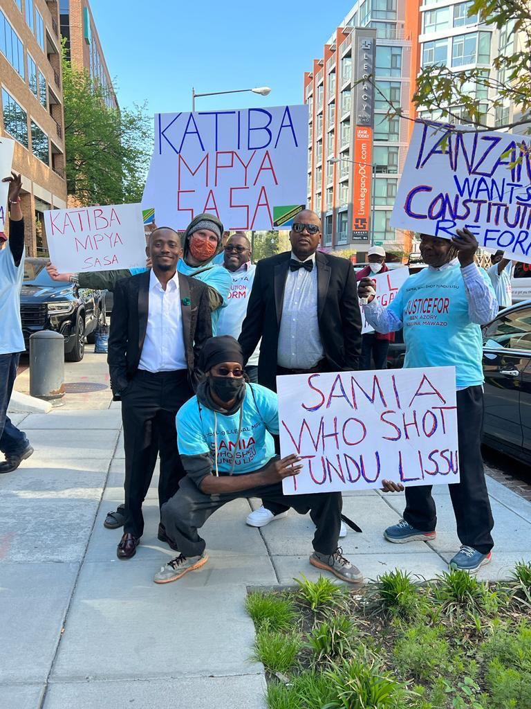 ChrissFundi's tweet photo. #Madeleka yupo wapi mpaka sasa na serikali ipo kimya ni wazi kuwa serikali yetu haijali wananchi wake 

Ndo maana tunataka yawepo mabadiliko ya #KatibaMpya Hii ya sasa mimeshindwa kulinda haki za wananchi https://t.co/wwJetEgpTH