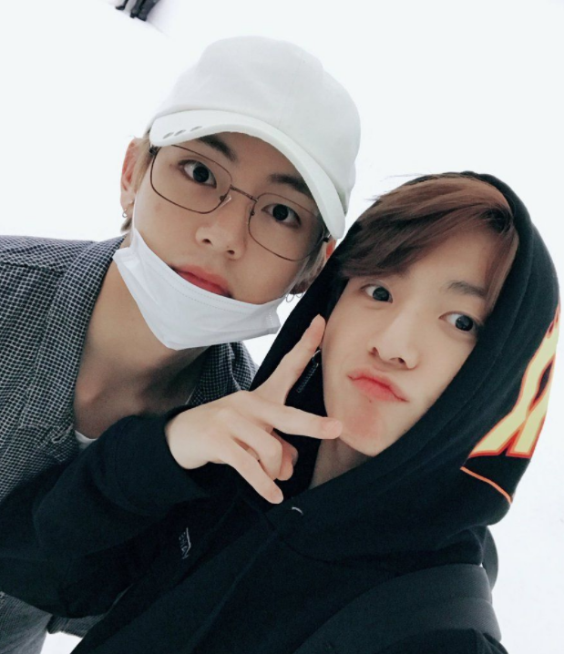LYIBAG's tweet photo. Happiest birthday to our lovely writer @amyungv Thank you so much for gifting us with Loving you is; Blue &amp; Grey and so many more memorable/classy works of yours. May your all wishes come true. Be blessed and healthy.

Happy 25th, authornim. 🎂🥂🎊🎇 https://t.co/dtKLwqH8O1
