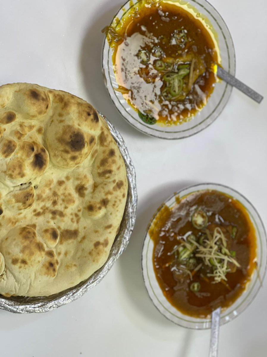 RDelhi11's tweet photo. India’s best-kept culinary secrets are hidden in Chandni chowk. 

Nihari with Bota Roti 🙏 https://t.co/VeMcVEaldH