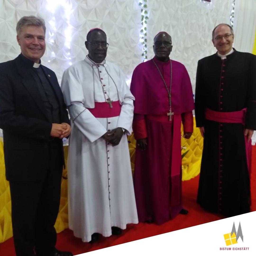 Mit einem feierlichen Pontifikalgottesdienst wurde Bischof Bonaventure Nahimana in sein neues Amt als Erzbischof der Eichstätter Partnerdiözese Gitega in Burundi eingeführt. Weitere Infos: bistum.org/30q

#bischof #gitega #nahima #partnerschaft #burundi #bistumeichstaett