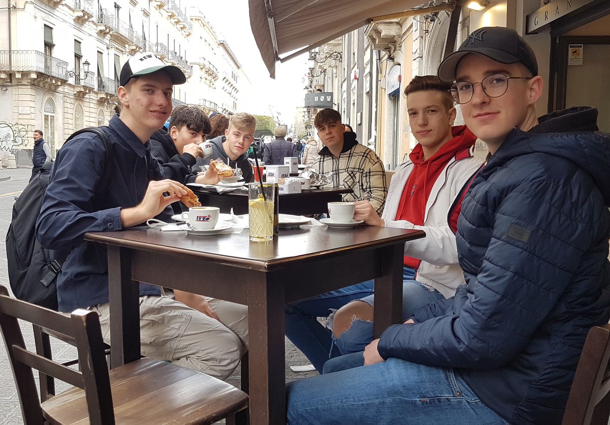 Nach langer pandemiebedingter Pause wurde das Erasmus-Projekt „Let‘s build tomorrrows life space“ von Partnern aus Italien, Portugal, Estland, Martinique, Slowenien und der #HTLPinkafeld im Frühjahr 2022 wieder mit einem Präsenztreffen in Catania auf Sizilien weitergeführt.