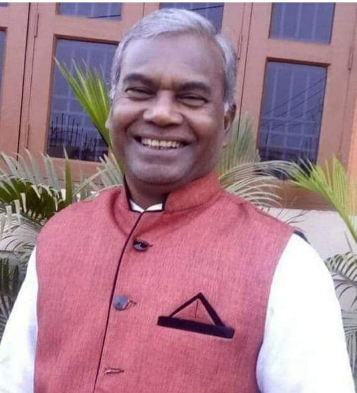 राम जन्मभूमि ट्रस्ट के सदस्य पूर्व बिहार विधान पार्षद  आदरणीय श्री कामेश्वर चौपाल जी को जन्मदिन पर बधाई एवं शुभकामनाए l