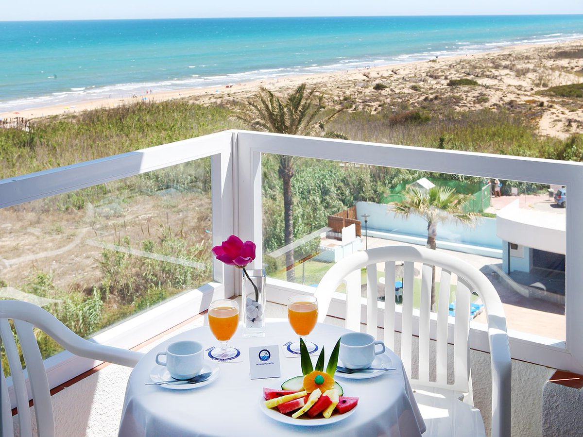 ¿Te imaginas un despertar así? 💤
A nosotros nos parece de película, pero no, es el Hotel Playas de Guardamar👌🏖️ 

Can you imagine waking up like this?💤
We think this looks like something from a movie, but actually... this is Hotel Playas from Guardamar 👌🏖️
