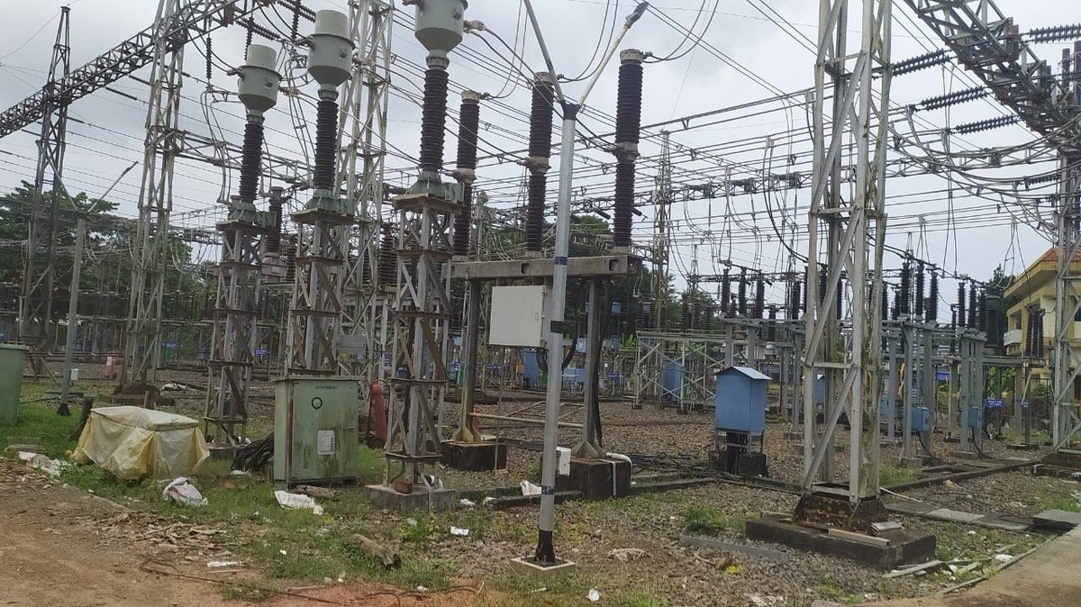 ieeepes_sb_nitc's tweet image. As part of IEEE PES DAY 2022, IEEE PES SBC NITC has organized Industrial Visit Trip to 220 KV Nallalam Substation and Kozhikode Diesel Power Plant(KDPP) for the M.Tech (1st Year) students of Industrial Power and Automation(IPA) and Power Systems(PS).
@IEEE