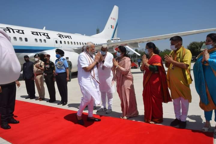 Robinch786's tweet photo. #JnKThanksPMModi
J&amp;K BJP Senior Leaders warmly received Hon'ble Prime Minister Shri Narendra Modi at Jammu Airport. #PMModi 
#BJP 
#BJPJammuAndKashmir 
#BJPIndia https://t.co/q40umZIeIQ