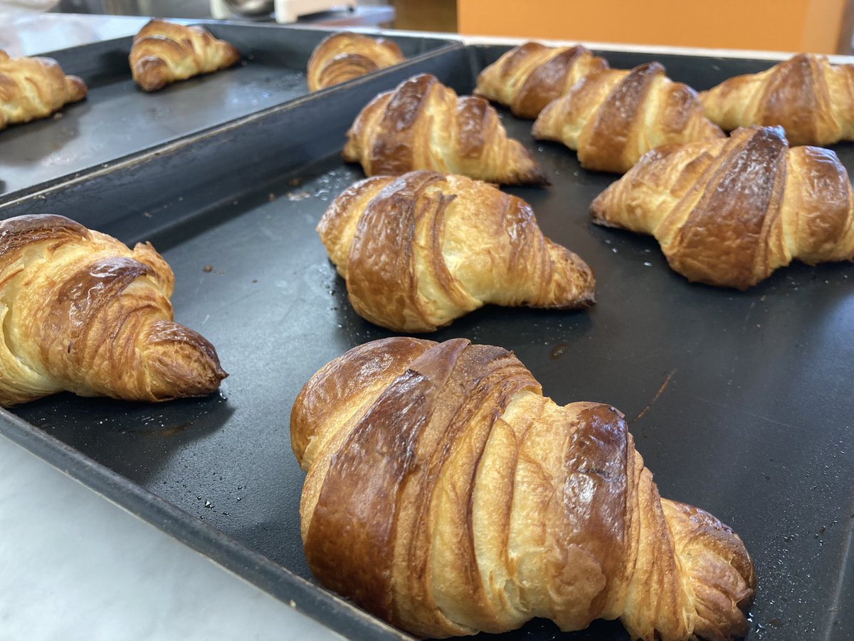 sendai_culinary's tweet photo. 本日のオーキャン🤗✨
沢山の高校生の皆さんにお越しいただきました😊❣️
好きを仕事に👩‍🍳👨‍🍳🏫
農/食を通じて人に喜びと感動を与える素晴らしいお仕事🥰
#オープンキャンパス #パティシエ #お菓子 #お菓子作り #お菓子作り好きな人と繋がりたい #カフェ #パン #専門学校 #調理師 #調理 #栄養 #健康 #美容 https://t.co/XGWcP4P9hX