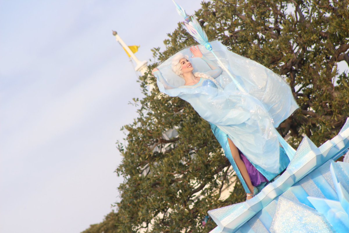 duffy79rina's tweet photo. 何年も前の写真を今更iPhoneにいれたんだけども
フロファンのエルサ可愛いな、おい❄️

この時のディズニーは楽しかったなぁ😂

 #ディズニー #アナ雪 #エルサ https://t.co/BUulkt7se3