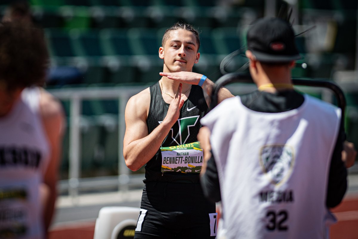 CoachRgreene40's tweet photo. THS T&amp;F - "T" TIME! - Track, Team, Tigard...at the NEW Hayward! This place will take ur breath away! #HaywardField #Onward&amp;Upward https://t.co/7rfUedqiwq https://t.co/FoxKDcpyUM