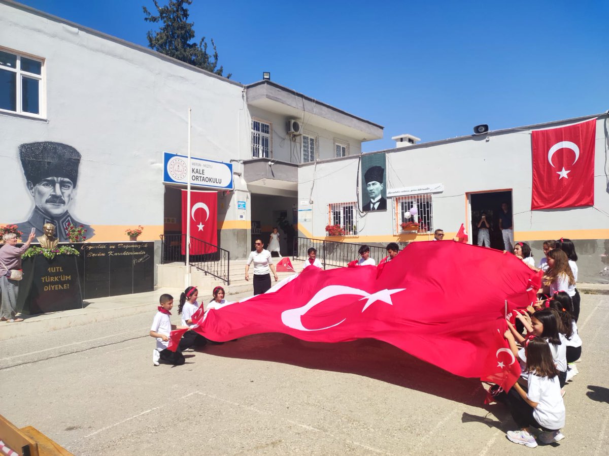 23 Nisan Ulusal Egemenlik ve Çocuk Bayramı okullarımızda büyük bir coşkuyla kutlandı. 🇹🇷🇹🇷
<a href="/tcmeb/">Millî Eğitim Bakanlığı</a> 
<a href="/MersinMEM/">Mersin İl Millî Eğitim Müdürlüğü</a> 
<a href="/AdemKoca46/">Adem Koca</a>