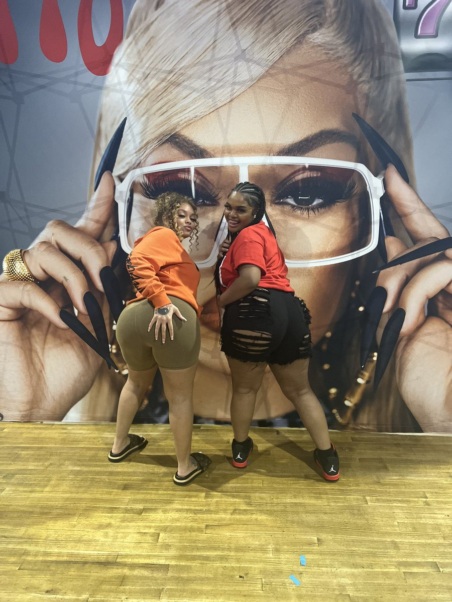 nyshiapoo's tweet photo. Makes me sad🥺but glad I was able to meet a goat😮‍💨🐐 &amp; see her perform https://t.co/XVxu4gESNx