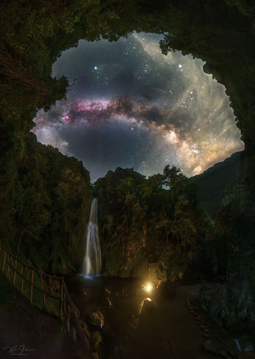 Aerospace_Lovr's tweet image. A Waterfall and the Milky Way by Xie Jie.😲🌌✨