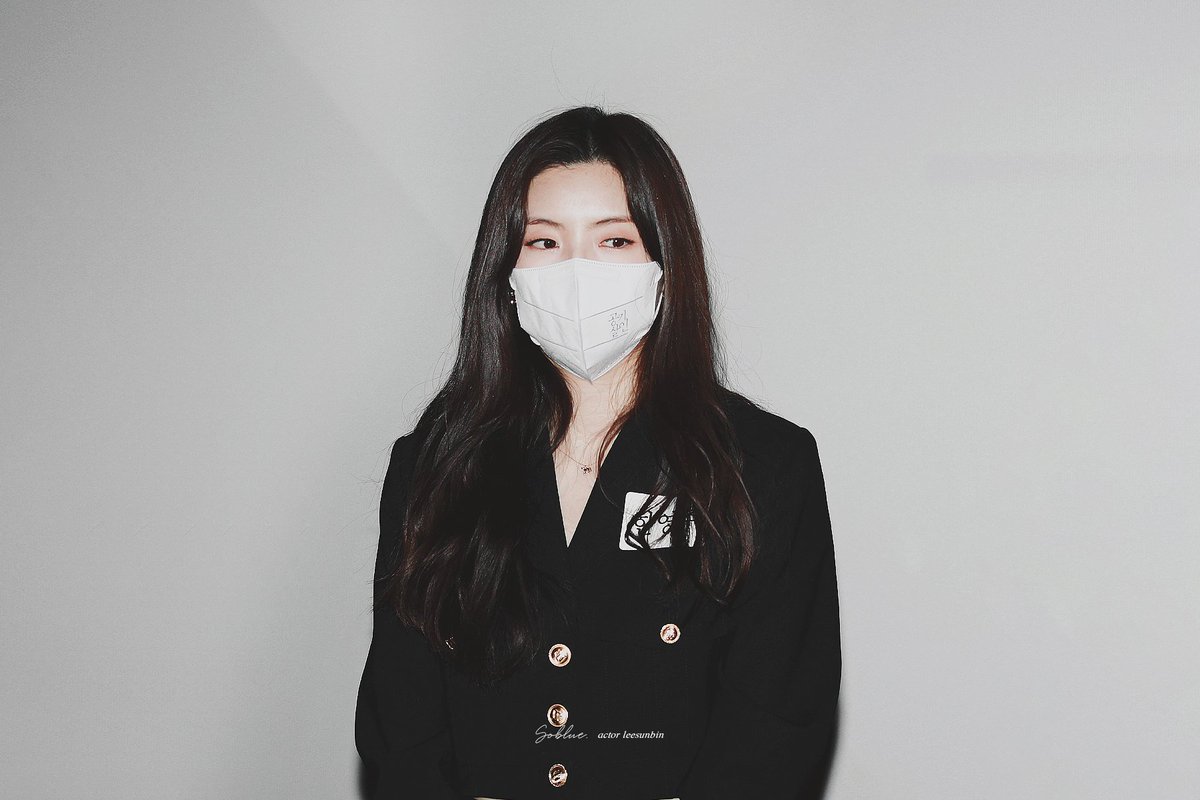 seemsoblue's tweet photo. 220423 #공기살인 #무대인사
. ᘏ▸◂ᘏ          ╭◜◝    ◜◝    ◜◝╮
꒰   ɞ̴̶̷ ·̮ ɞ̴̶̷ ꒱   .oO  이선빈 사랑해 ᝰꪑ
( つ旦O         ╰◟◞    ◟◞    ◟◞╯ https://t.co/CkMNdoIMxJ