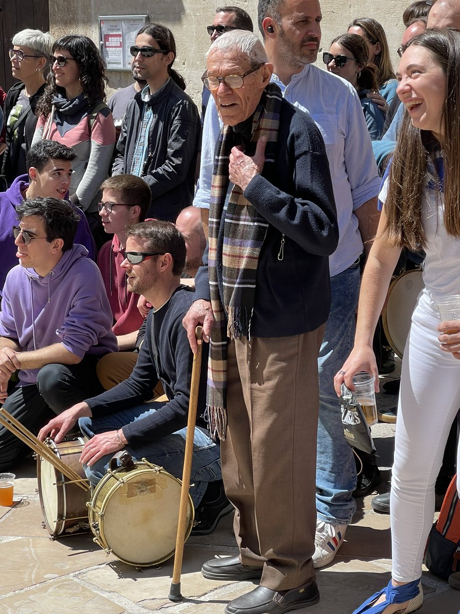 Jaume Esteve “Casalta”, 96 anys. Ni ell ni el seu timbal es perden mai la gran festa de la gralla a #Vilafranca. Bona salut, la seva, i la del #diadelgraller de @grallers