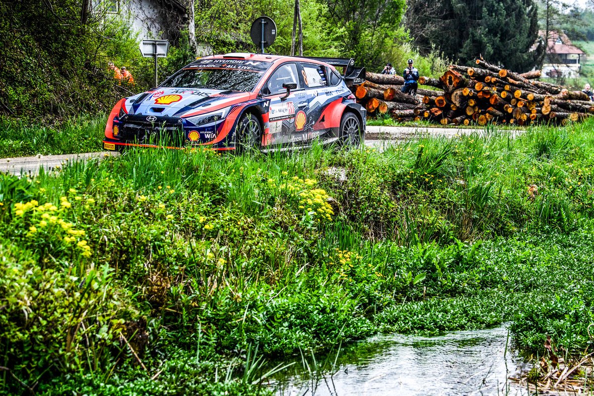 ⏱️SS20 Kumrovec 2:
💭"I didn't take any risks, but Kalle did a good drive. We're fighting for the win but only because of clever decisions and tyre choices."

1⃣ Rovanperä 9:01.9
2⃣ TÄNAK +5.7 +4 PS points
3⃣ Evans +21.9
4⃣ Breen +22.2
5⃣ Lindholm +25.7

#RallyCroatia #WRC #goOtt