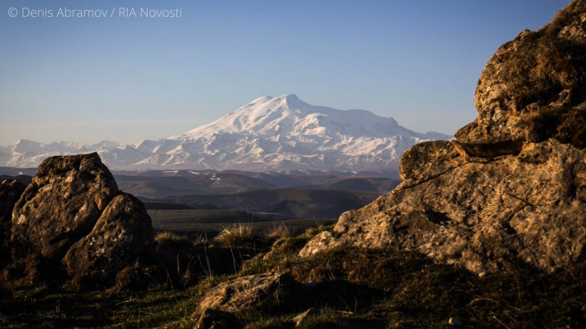 Russia's tweet image. #OTD in 1803, Emperor Alexander I proclaimed Caucasian mineral waters a national treasure for their healing potency☝️

We concur! Today this mountainous spa region is a tourist magnet 🧲

🛀 #Lermontov, #Pushkin, #Tolstoy enjoyed spending their summers here #BeLikePushkin