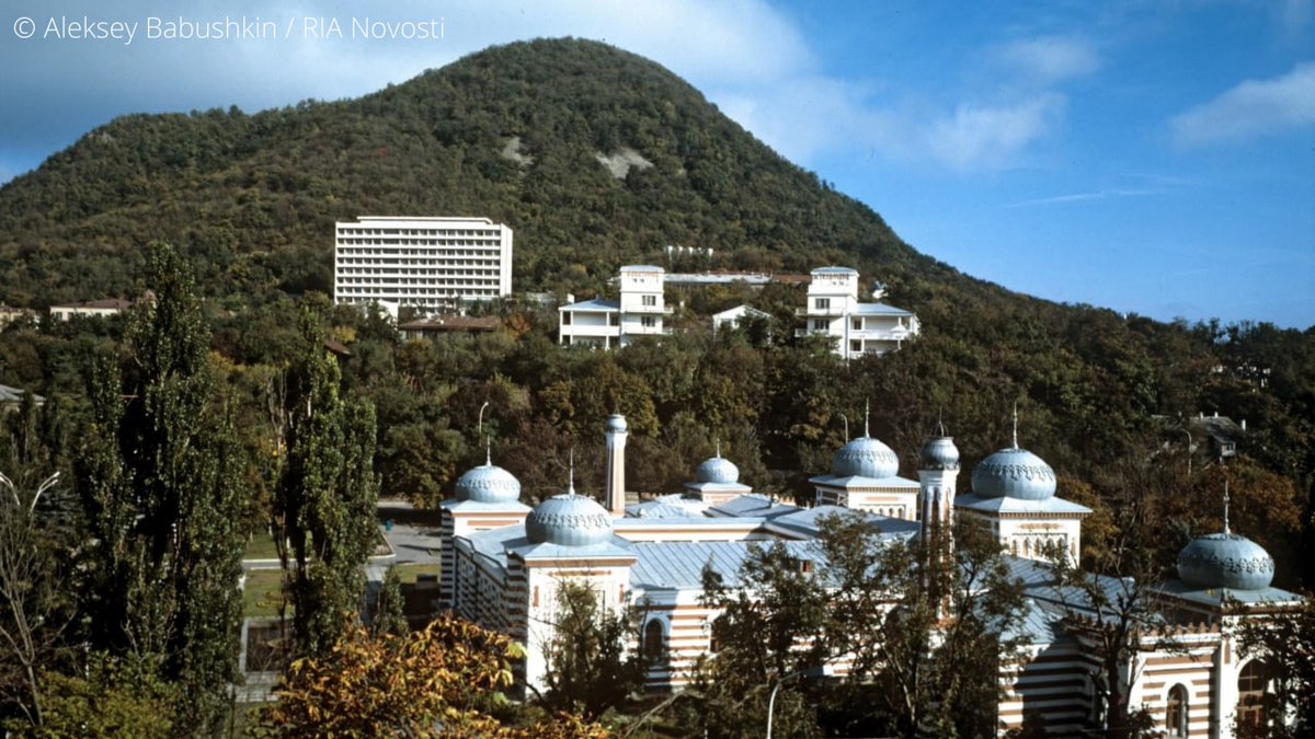 Russia's tweet image. #OTD in 1803, Emperor Alexander I proclaimed Caucasian mineral waters a national treasure for their healing potency☝️

We concur! Today this mountainous spa region is a tourist magnet 🧲

🛀 #Lermontov, #Pushkin, #Tolstoy enjoyed spending their summers here #BeLikePushkin