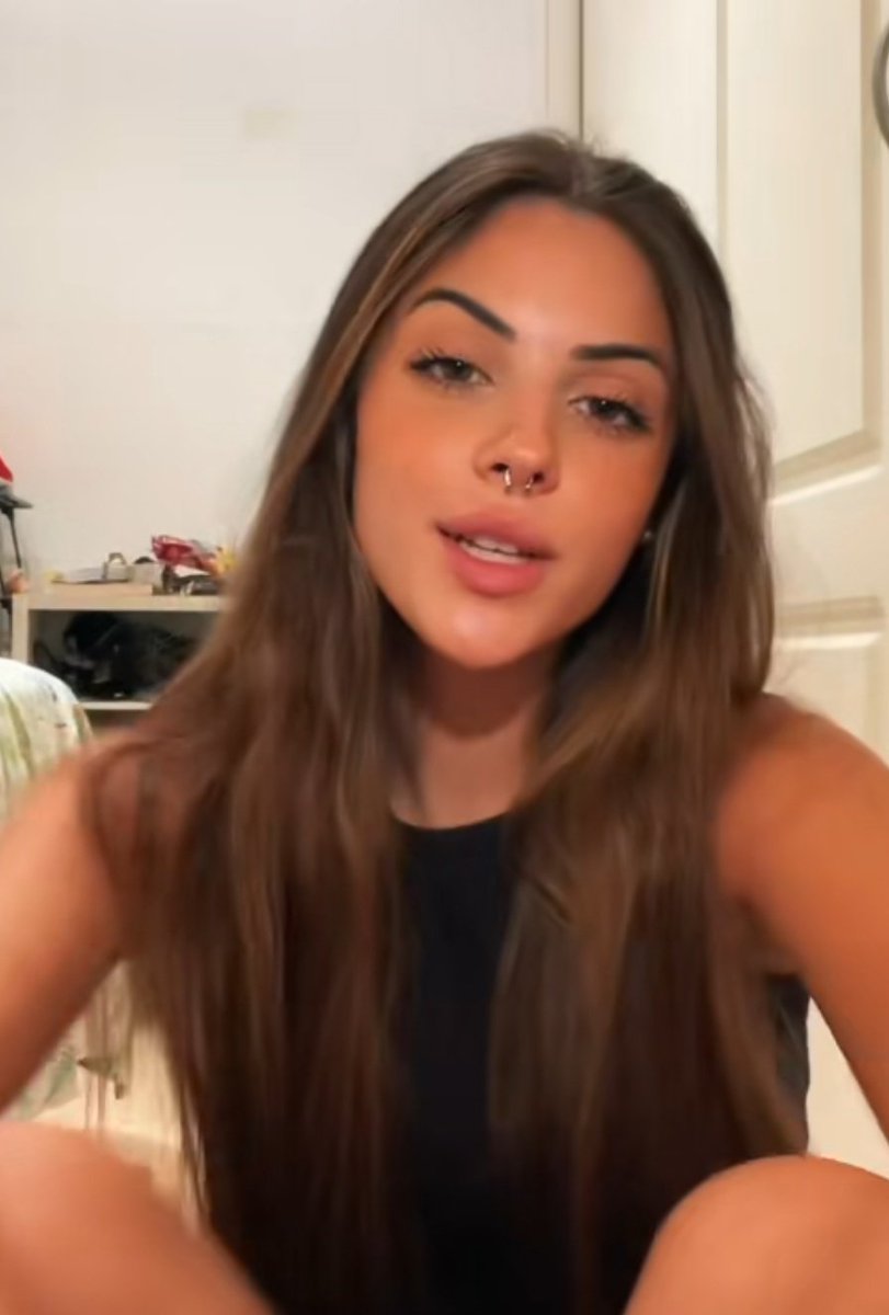 envidia de ti? Envidia le tengo a la bellido que además de tener el pelo largo y sano la quedan bien los cuatro putos colores