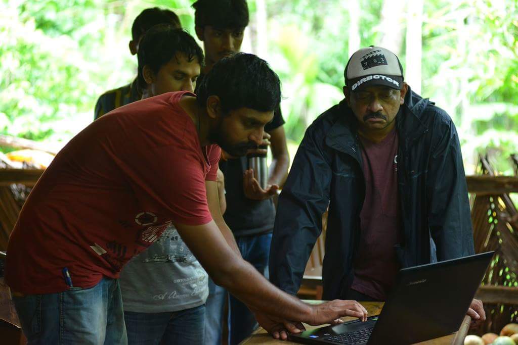 DirAjayBhupathi's tweet photo. Memory Card Dorikindi😉
#ThrowbackClicks with Director, Boss @RGVzoomin during the shoot of #KillingVeerappan 🔥 https://t.co/hME7F66xoH