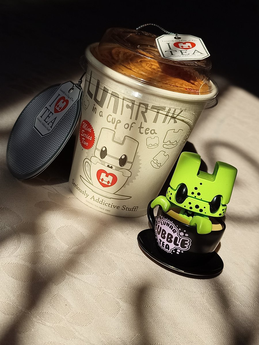 nuo2x2's tweet photo. it's tea time.. well, maybe bubble tea still in the option...
#toyphotography #toy #toys #bubbletea #Lunartik #designertoy #blindbox #tradingfigure #minifigure #teatime #nuo2x2 #nuo2x2toys https://t.co/8j14QngW2P