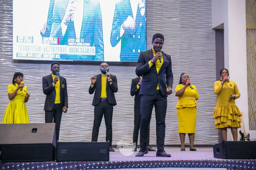 FWCAbuja's tweet image. Do you feel the world is broken?
(We do)
Do you feel the shadows deepen?
(We do)
But do you know that all the dark won't
Stop the light from getting through?
(We do)
Do you wish that you could see it all made new?
We do)🎶
#FWCAbuja  #sundayvibes #ministration