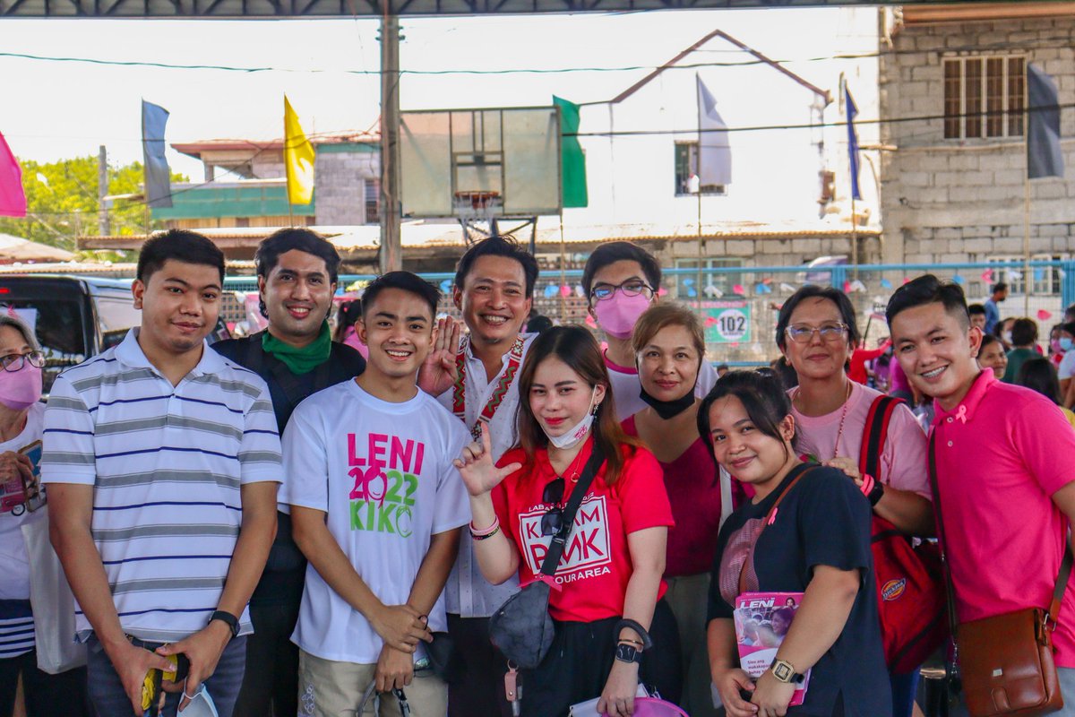 kier_esparar's tweet photo. Caucus with TRoPang Angat Senatorial Candidate Cong. @TeddyBaguilatJr after the House-to-House campaign at Brgy. Cutcut, Angeles City.
#KapaTED #Baguilat2022 #KatutuboSaSenado #KulturaKarapatanKalikasan #IpanaloNa10ToParaSaLahat #TaoSaTaoParaKayRobredo #LeniKiko2022 #AngeLENI https://t.co/aZ9KJd4kJC