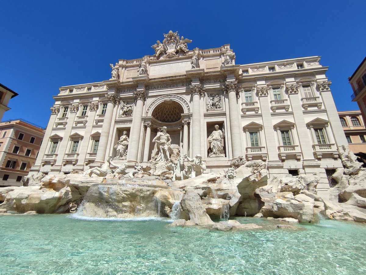 Stef_Anie_75's tweet photo. Aujourd'hui nous sommes à Rome. Nous avons été à la #FontainedeTrevi noire de monde, à la #PiazzadeSpagna noire de monde aussi, cet après midi nous visiterons la #GalleriaBirghese #Roma https://t.co/DTHe2qMgU2