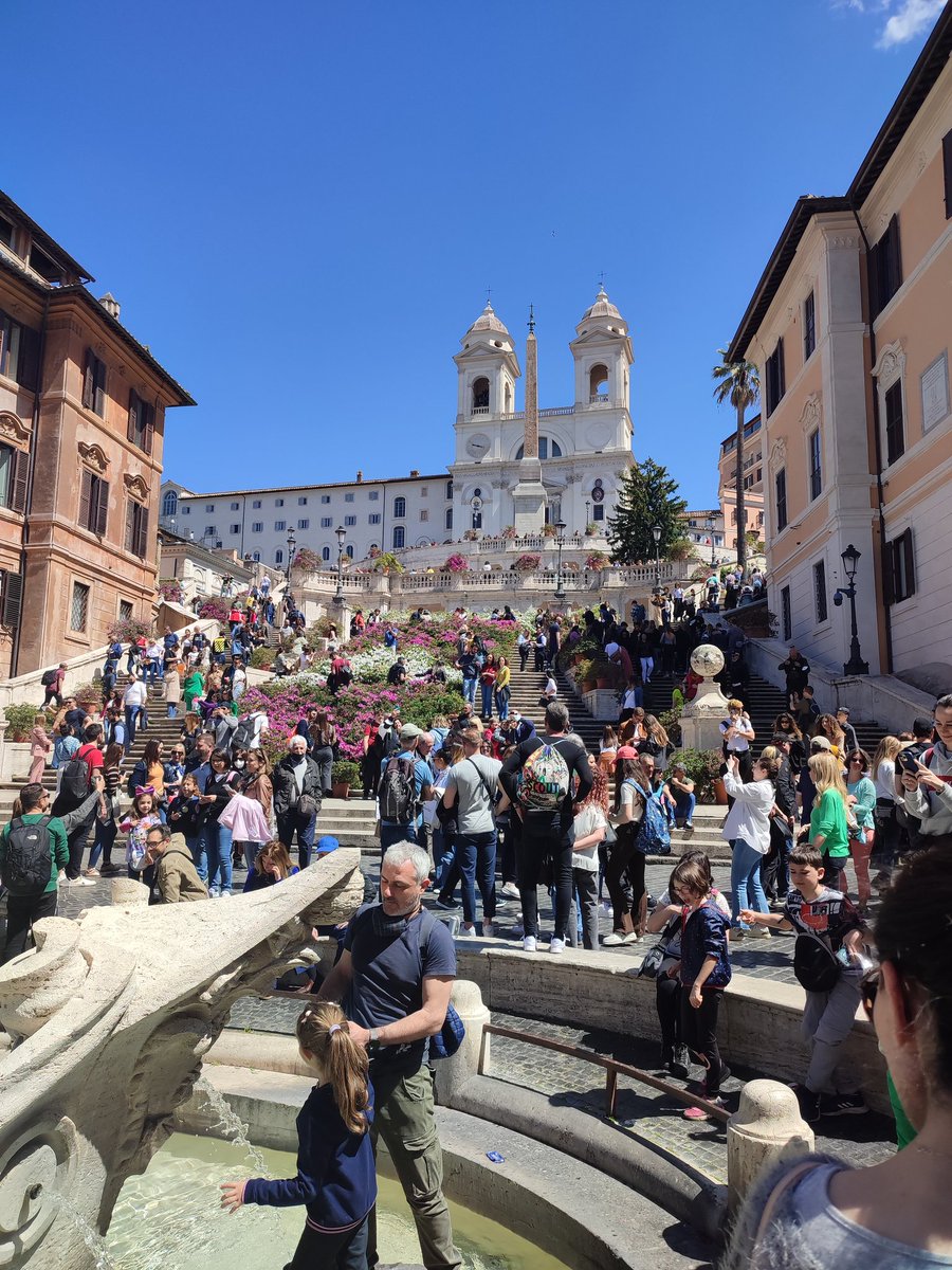 Stef_Anie_75's tweet photo. Aujourd'hui nous sommes à Rome. Nous avons été à la #FontainedeTrevi noire de monde, à la #PiazzadeSpagna noire de monde aussi, cet après midi nous visiterons la #GalleriaBirghese #Roma https://t.co/DTHe2qMgU2