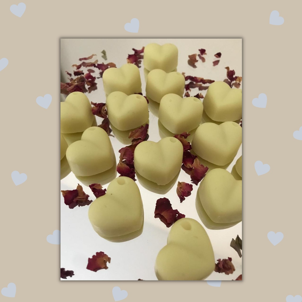 BandBSoaperie's tweet photo. Our Sweet Honey Dew Wax Melts 🐝 #BandBSoap

#handmadesoap #soapmaker #soapshare #naturalsoap #soapart #coldprocesssoap #soapcrafting #cpsoap #soaping #soaps #soapdesign #handmade https://t.co/LWFrCHNFBM