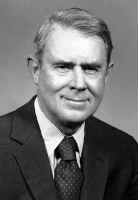 27 Mars 1917:
Naissance de Cyrus Vance, militaire Américain, actif entre 1942 et 1946.
Secrétaire d'Etat des Etats-Unis entre 1977 et 1980, recevant la Médaille Présidentielle de la Liberté en 1969, il décède le 12 Janvier 2002 à 84 ans 
#CyrusVance