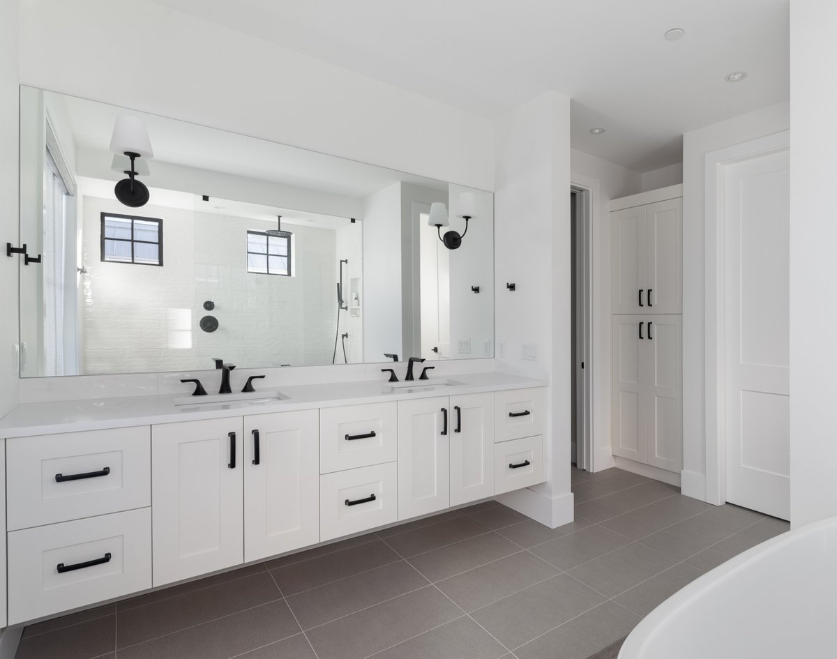 NorelcoCabinets's tweet photo. The slightest hint of warmth makes this clean, crisp white a favourite to use anywhere in the home.
.
This is Simply White in a Norelco 3 1/4" Shaker!
.
#norelcocabinets #customcabinetry #bathroom #bathroomsvanity #spacesforliving #bathroomdesign #kelownabusiness https://t.co/tMz2tR4N5N