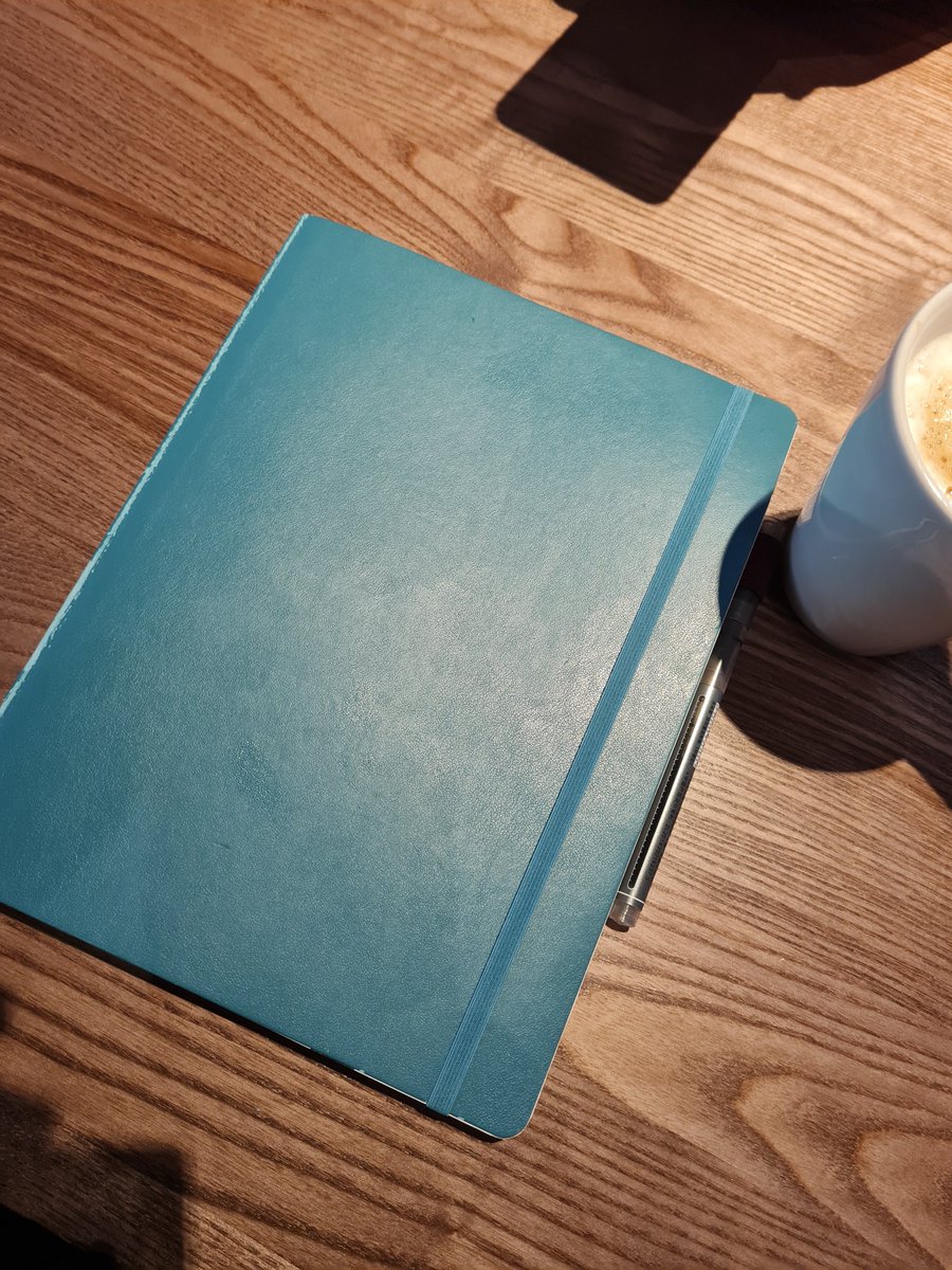 nudul1's tweet photo. @moleskine the back has started peeling as well now, please can you respond to my dm? The quality of this notebook is terrible, I have the receipt to show I only purchased it on 19/4 so not even had it a week.#moleskine  #dotgrid #dotgridnotebook  #badquality #poorcustomerservice https://t.co/d2TuMDbs9t