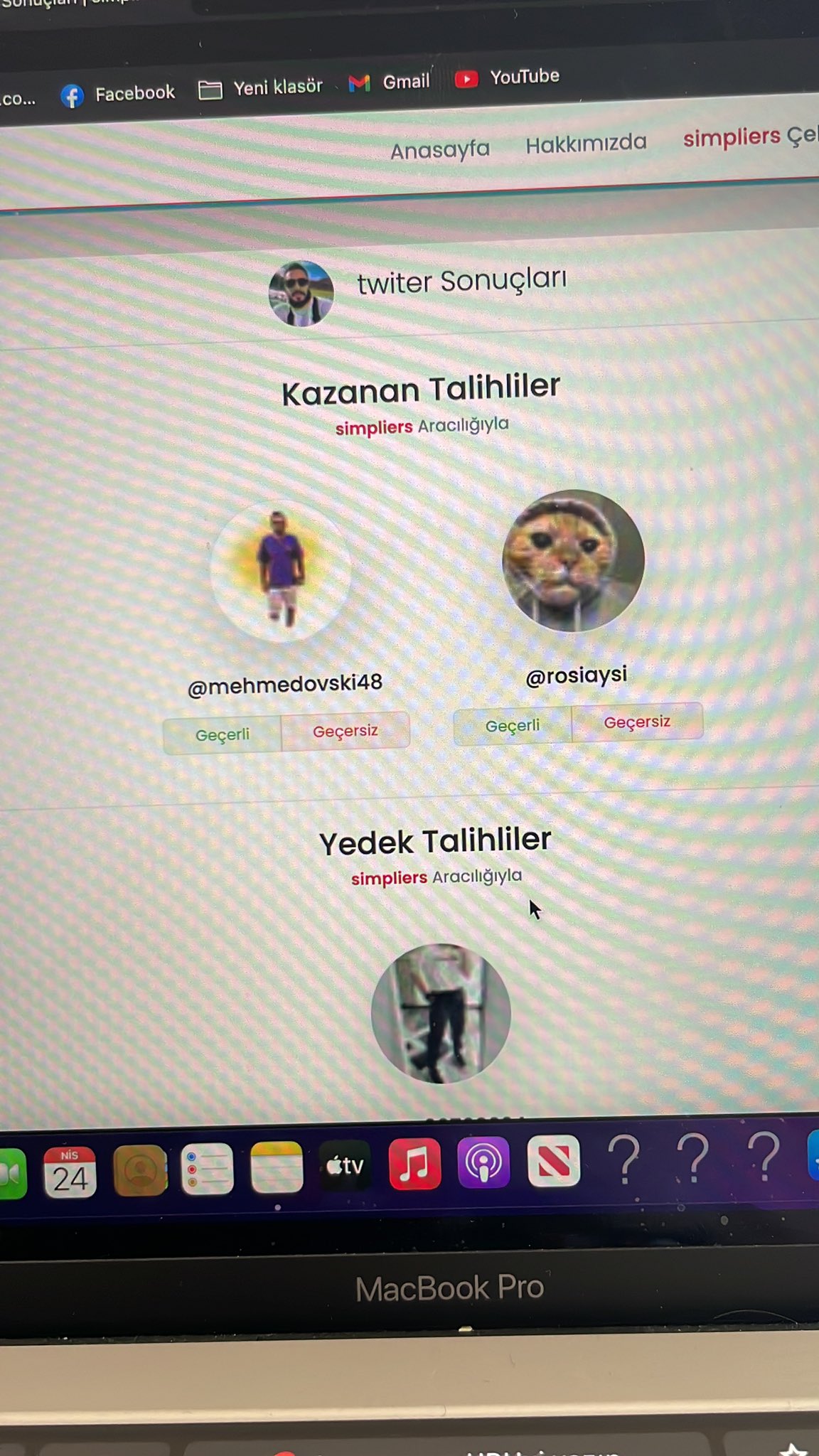 İş yogunlugundan yeni fırsat oldu bu 2 arkadaş En çok satan Aşk Parfümümüzden Kazandı Hayırlı Olsun. #Trabzonspor #pazar https://t.co/YrHZzuLtsu